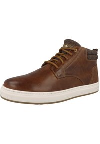 Bruine leren hoge sneakers met een gemêleerde stoffen kraag, ronde veters en een witte rubberen zool. Voorzien van subtiele merkvermelding en rode accentstiksels.