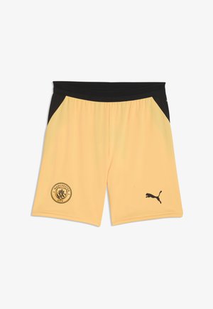 Gule sportsshorts med sort taljebånd, sorte sidepaneler, Manchester City-logo på venstre ben og Puma-logo på højre ben.