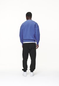Pegador LOGO OVERSIZED SWEATER - Sweatshirt - washed retro blue/white gum