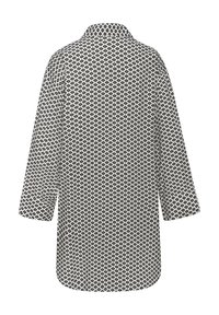 Puošnus marškinėliai su juodai baltu geometriniu raštu, trumpomis rankovėmis, apykakle ir laisvu siluetu. Minkšta medžiaga.