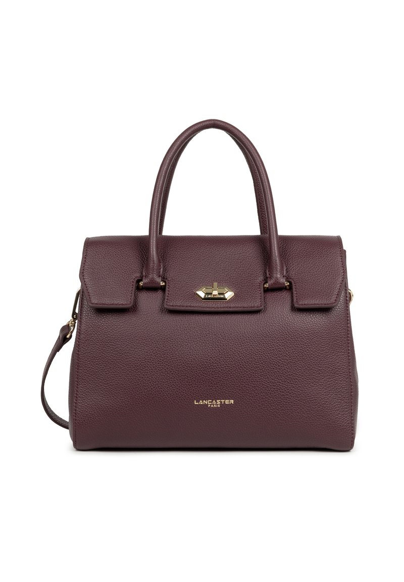 Borsa in pelle color bordeaux con manici superiori e tracolla removibile. Presenta una chiusura a patta, ferramenta dorata e logo in rilievo.