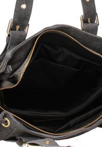 Grijze leren handtas met goudkleurige rits. Het interieur heeft zwart stoffen voering en een ritsvak voor extra opbergruimte.