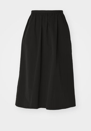 Svart maxiskjørt laget av lett stoff, med elastisk midjebånd, plissert design og glatt tekstur. Ingen synlige mønstre eller detaljer.