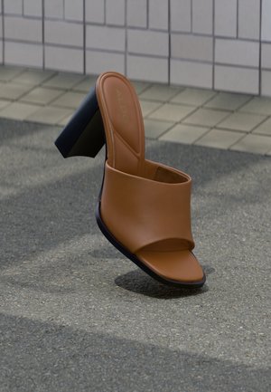 SOPHIA - Mules med hæl - light brown