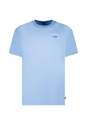 Lichtblauw T-shirt met korte mouwen en ronde hals, met een kleine "Palm Beach" en globe afbeelding gedrukt op de linkerborst.