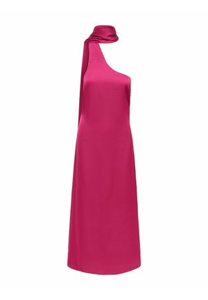 Rochie fucsia, fără mâneci, lungime până la podea, cu un umăr dezgolit și un fular asortat, care atârnă pe spate.