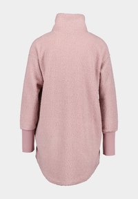 Helles rosa Fleece-Pullover mit umgeschlagenem Kragen, 3/4-Ärmeln und seitlichen Schlitzen. Weicher Stoff und lässiger Schnitt.
