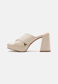 mtng Mules à talons - white
