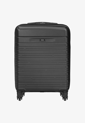 Kompaktowa czarna walizka twarda z teksturowanymi poziomymi liniami, czterema obrotowymi kółkami i górnym uchwytem na zamek błyskawiczny.