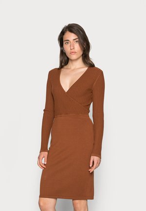 DRESSES FLAT - Vestido de malha - toffee