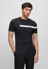 BOSS TEE   - T-shirt med print - black one