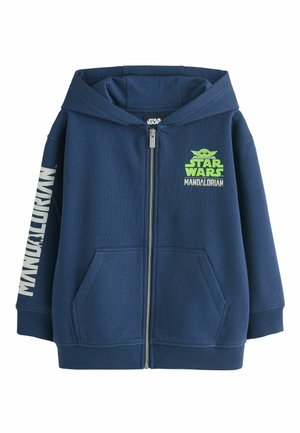 Marineblauer Kapuzenpullover mit Reißverschluss, Star Wars Mandalorian-Logo und Baby Yoda-Grafik auf der Brust sowie dem Schriftzug "MANDALORIAN" auf dem linken Ärmel.