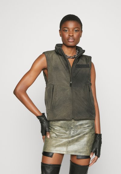 032c AURORA FITTED VEST - Veste sans manches - brown