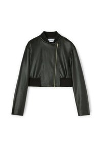 Czarna, krótka skórzana kurtka z stójką, asymetrycznym zamkiem i akcentami z ribbingu na dolnym wykończeniu i mankietach. Gładka tekstura.