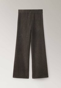 Pantalon large en maille gris foncé avec taille élastique, présenté à plat sur un fond neutre.