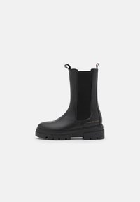 MONOCHROMATIC CHELSEA BOOT - Čizme s platformom - black