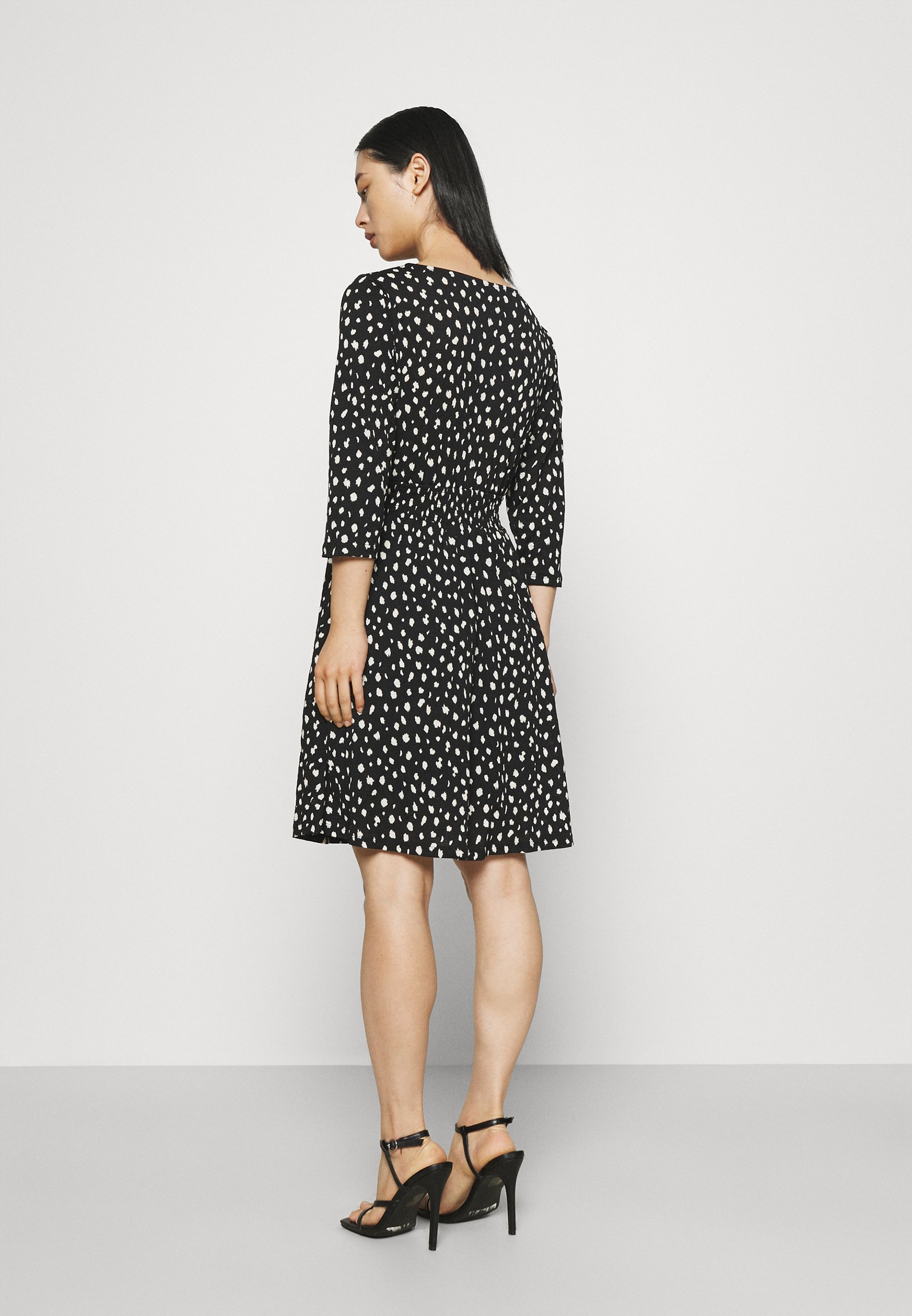 Damen ONLPELLA 3/4 WRAP SHORT DRESS - Jerseykleid Damen ONLPELLA 3/4 WRAP SHORT DRESS - Jerseykleid