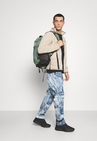 Columbia NORTH CASCADES™ SHORT SLEEVE TEE - T-shirt estampada - black