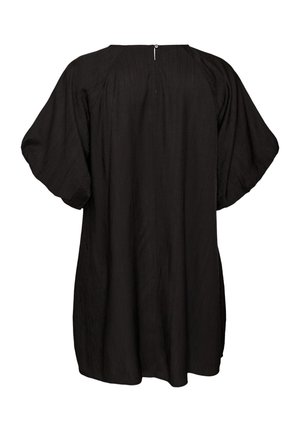 Must lahtise lõikega kleit lühikeste, laiade läbilõikeliste varrukatega ja tagumisel kaelusel lukuga, valgel taustal.