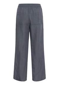 Grijze linnen broek met brede benen, voorzien van een elastische tailleband en twee achterzakken. De broek heeft een soepele textuur en een lichtgewicht ontwerp.