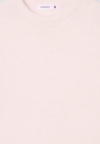 Maglione rosa chiaro realizzato in morbido tessuto lavorato a maglia. Presenta un colletto rotondo e bordi a costine, con un'etichetta che riporta "Terranova" nella taglia Small.