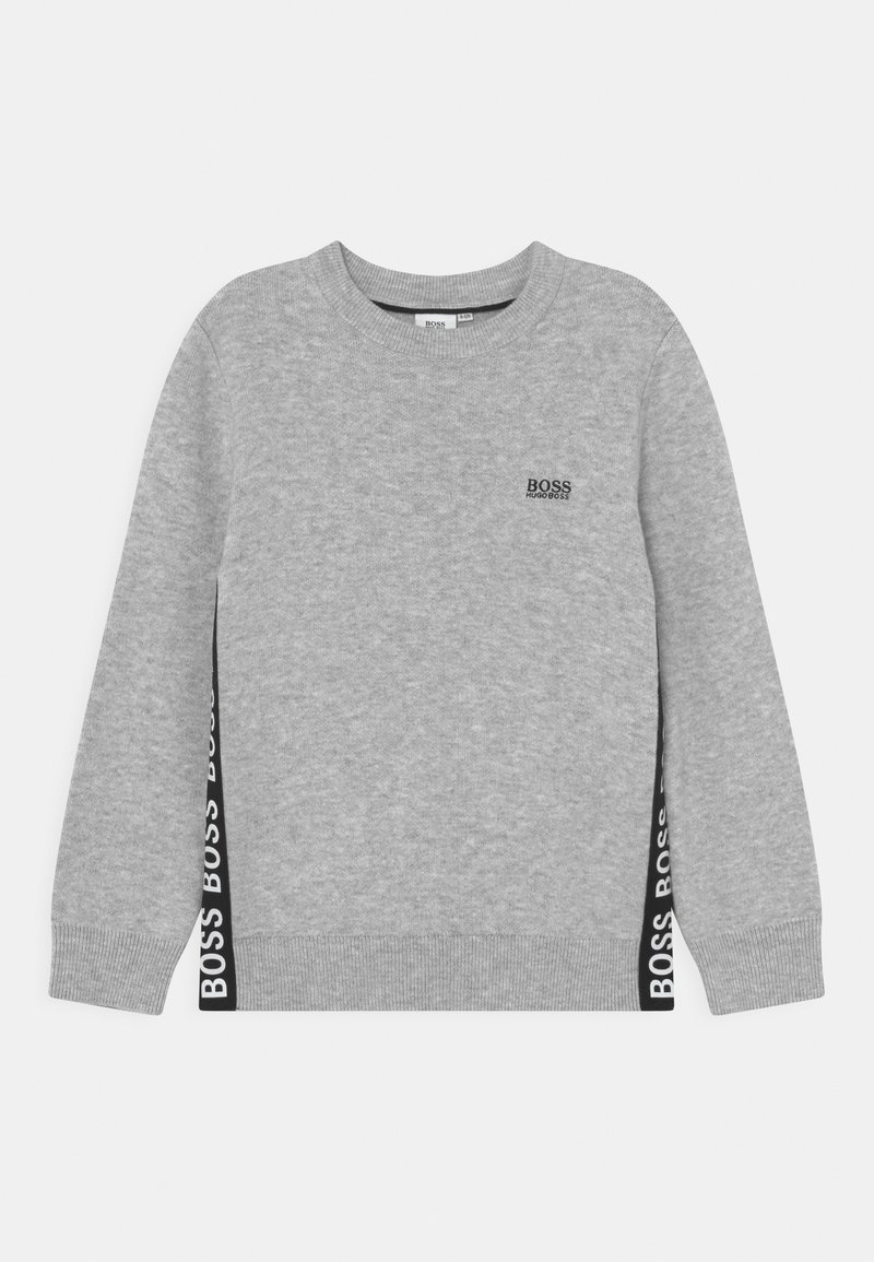Sweatshirt gris en coton, à manches longues, avec des poignets côtelés et un petit logo noir sur la poitrine, ainsi que des bandes latérales noires.