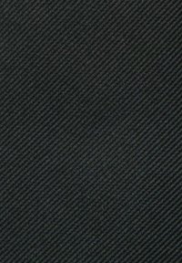 Texturerad svart tyg med ett diagonalt mönster, med fin ribbning. Materialet har ett slätt utseende med en lätt lyster.