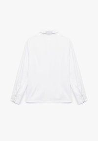 Weiße langärmelige Bluse aus glattem Stoff, mit Kragen und geknöpften Manschetten, in einem klaren, minimalistischen Design ohne Muster.