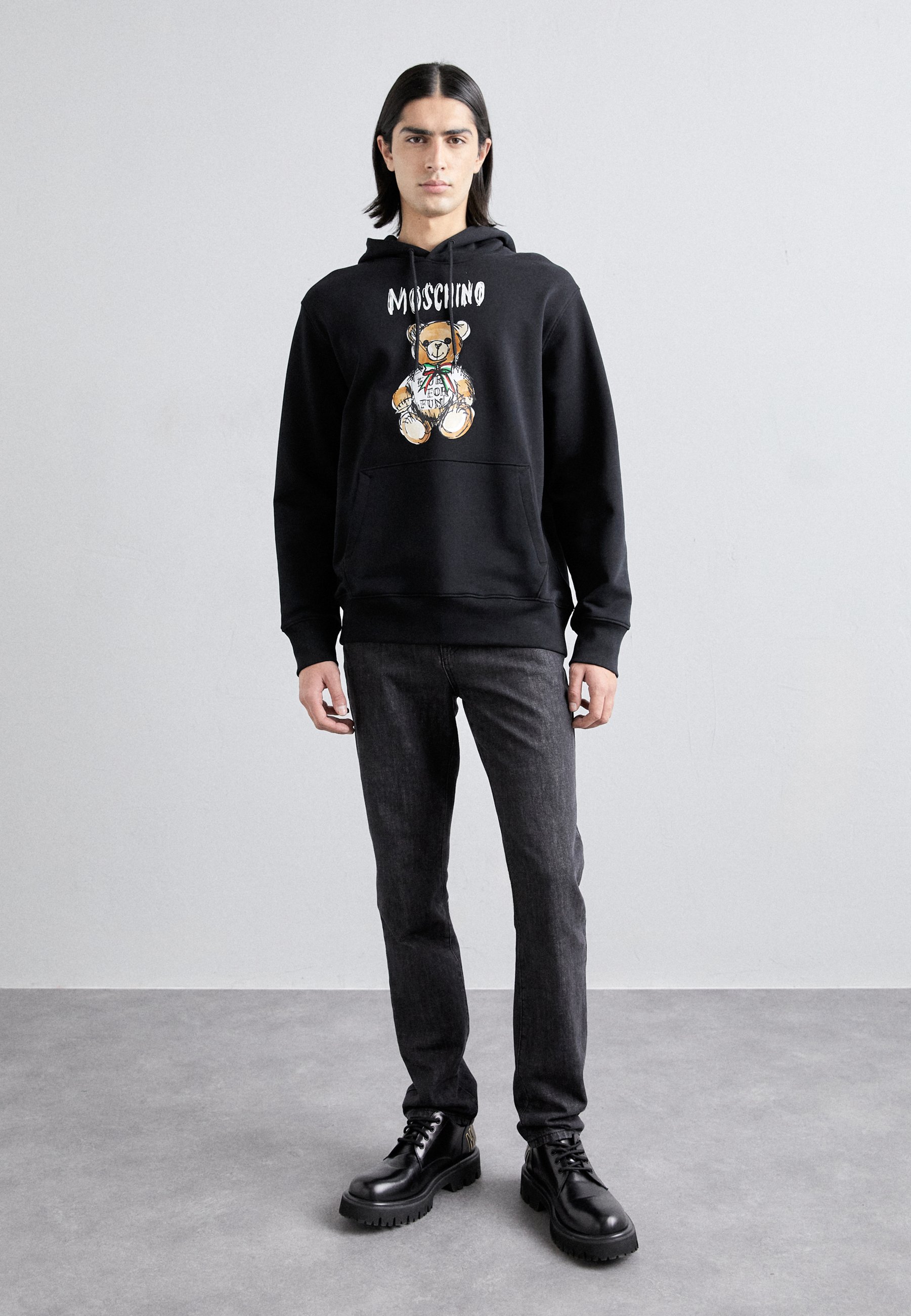 パーカー・フーディ Moschino FW22 SWEATSHIRT WITH LOGO (17247029_1555) e196c9ab231044a1bbc972f3cbe69a