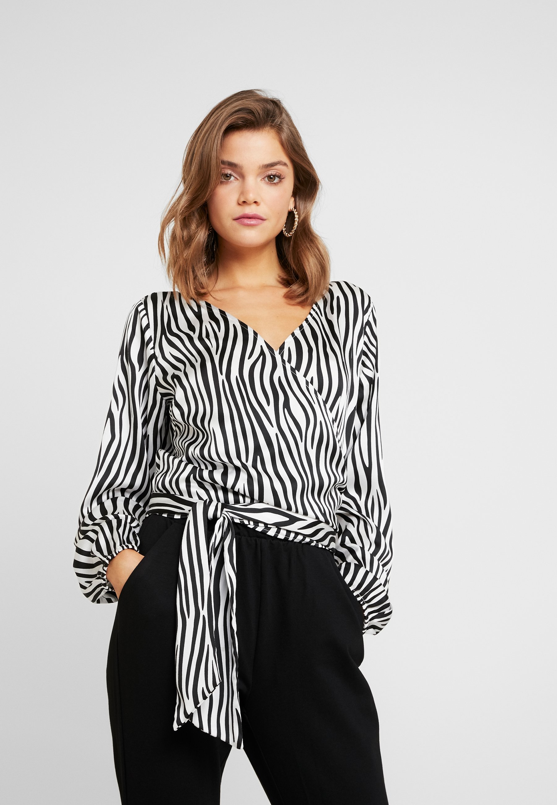 Svarte YAS Salg | Dame | Bluser | Nye tilbud hos Zalando Y.A.S YASRITA LS TOP - SHOW