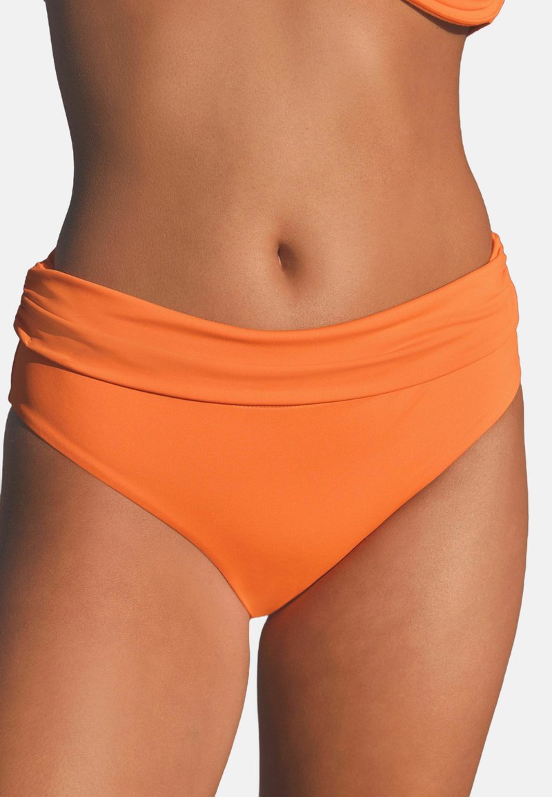 Hooggeplaatste bikini bottoms van feloranje stof, met een gladde textuur, rekbaar materiaal en een gerimpelde tailleband.