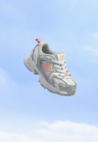 Δεν επιλέχθηκε, silver-coloured metallic/pink lemonade