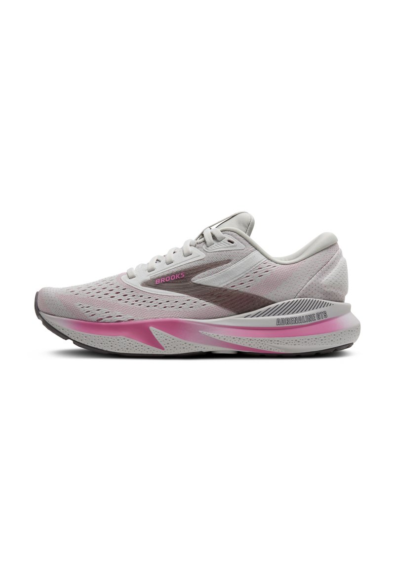 Scarpa da corsa bianca con accenti rosa, caratterizzata da una tomaia in rete traspirante, chiusura con lacci, colletto imbottito e suola testurizzata per una migliore aderenza.