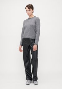 ONLY Tall ONLFINA O NECK - Pulover - medium grey melange/dark grey melange