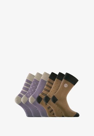 Ensemble de six chaussettes aux nuances de marron et de violet. Présente des rayures, des pois et des bordures côtelées contrastantes. Matière en coton doux et extensible.