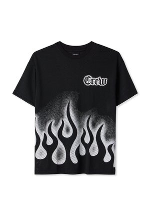 T-shirt nera in mesh a maniche corte con grafiche di fiamme bianche nella parte inferiore e la parola "Crew" in carattere gotico bianco sul petto.