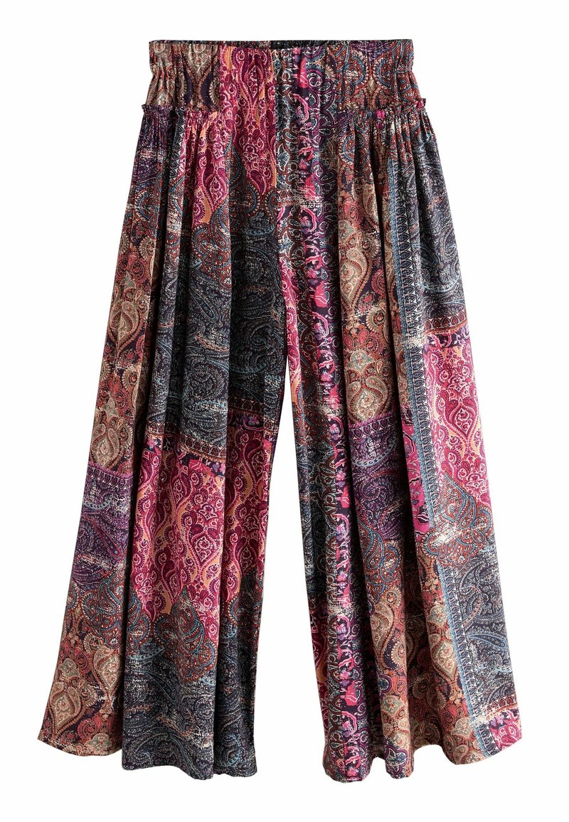 Pantalon à jambes larges avec ceinture élastique, présentant un motif patchwork multicolore paisley et floral dans des tons de rose, violet, bleu et beige.