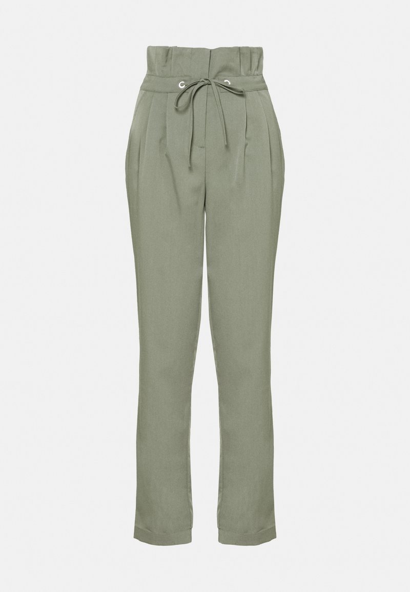 Pantalon taille haute vert olive avec taille paperbag, plis devant, jambes fuselées et fermeture à ceinture à cordon nouée.