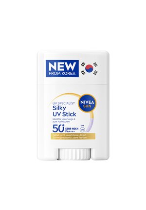 NIVEA Sun Silky UV Stick SPF 50+ PA++++, schweißresistent, parfümfrei, mit koreanischer Flagge und dem Aufkleber „Neu aus Korea“ auf einem weißen Stiftbehälter.
