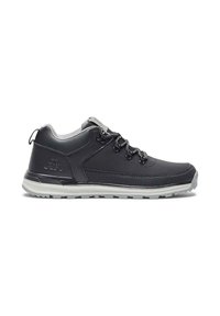 Sneaker sintetiche nere presentano una superficie liscia, accenti texturizzati, lacci grigi e una suola in gomma con un motivo scanalato per la presa.