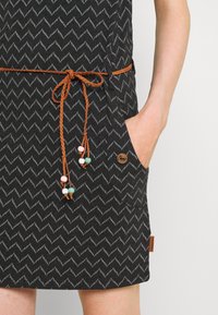 Ragwear TAG ZIG ZAG - Etuikleid - black