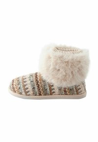 Strickstiefelette in Beige mit einem flauschigen, weichen Kunstpelzrand. Gestreiftes Muster in Brauntönen, Grüntönen und Cremefarben. Gummisohle für Traktion.