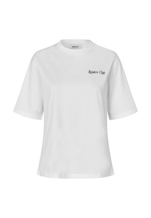 T-shirt bianco in cotone con maniche corte, vestibilità comoda. Presenta la scritta "Readers Club" stampata in nero sulla parte superiore sinistra. Texture liscia.