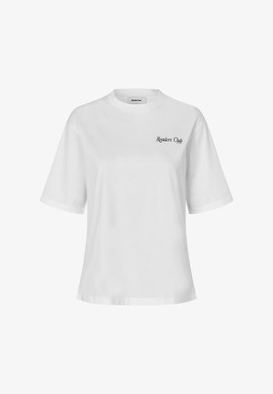T-shirt en coton blanc à manches courtes, coupe décontractée. Présente "Readers Club" imprimé en noir sur le côté supérieur gauche. Texture lisse.