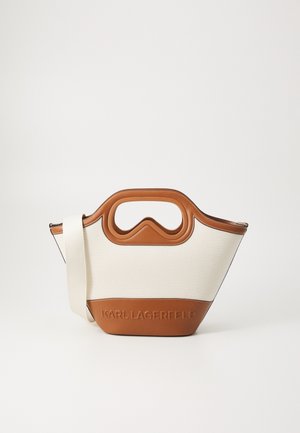 Sac à main beige et marron avec poignée découpée, bandoulière et logo "Karl Lagerfeld" en relief sur le panneau inférieur avant.
