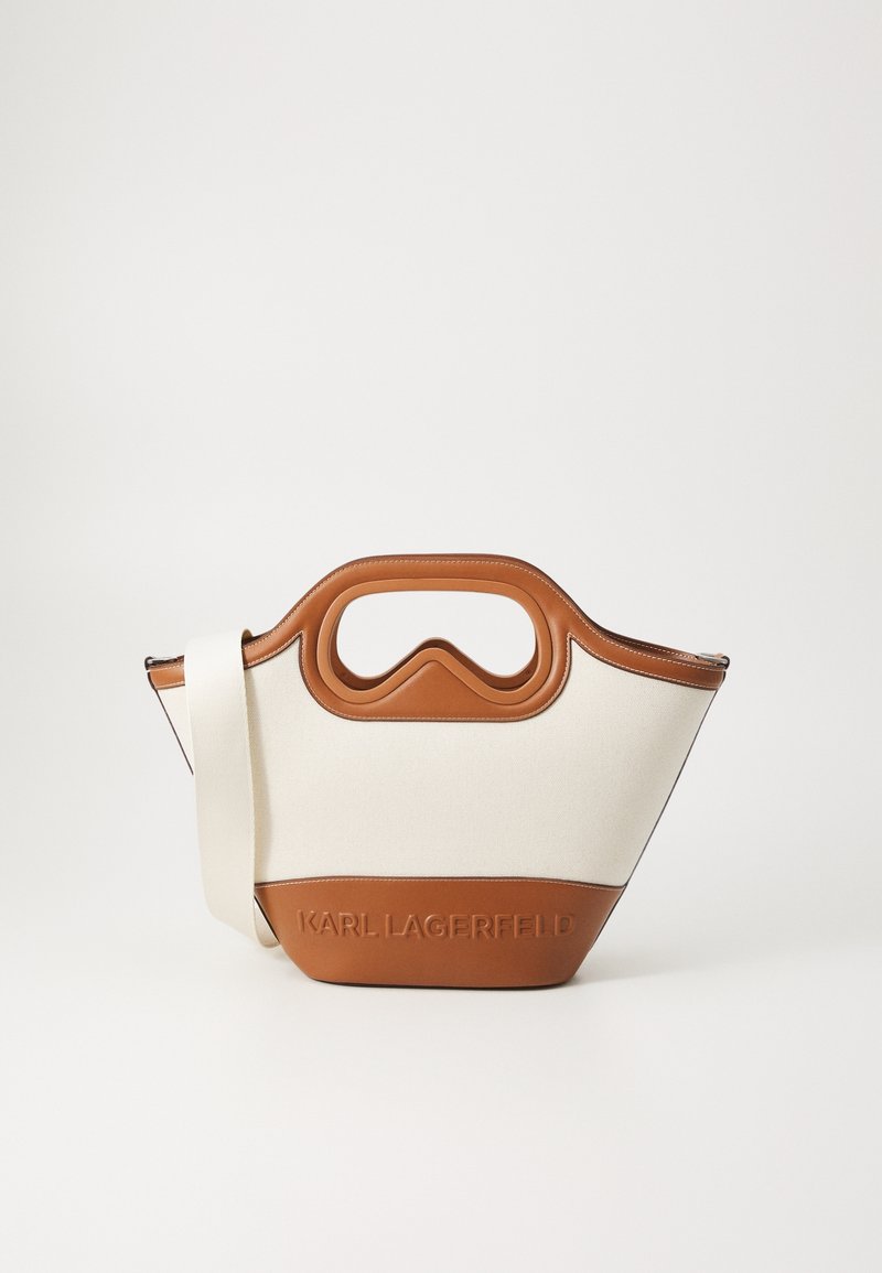 Sac à main beige et marron avec poignée découpée, bandoulière et logo "Karl Lagerfeld" en relief sur le panneau inférieur avant.