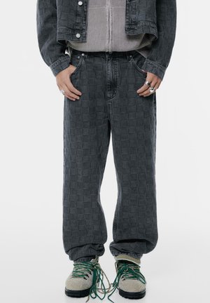 - Jeansy Relaxed Fit