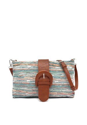 Suorakaiteen muotoinen kudottu kangaslaukkuklipsi monivärisillä vaakaraitoja, jossa on iso ruskea nahkainen solkivyö ja säädettävä olkahihna.