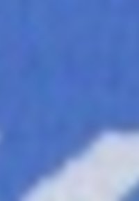 Niebieska tkanina o gładkiej fakturze z delikatnymi wariacjami w odcieniu, prawdopodobnie używana do tapicerki lub odzieży.