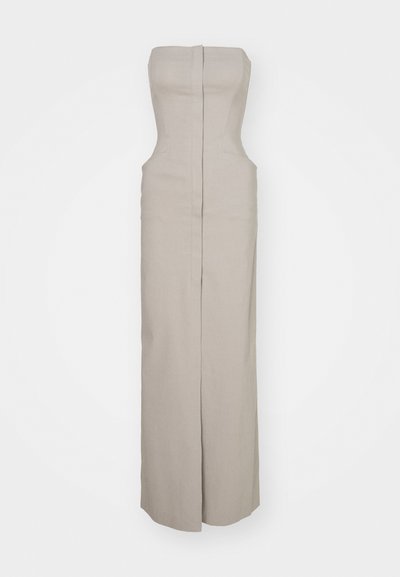 Αναίσθητο, μπεζ λινό φόρεμα με εφαρμοστή κορσέ και ίσια, μακριά φούστα. Διαθέτει φερμουάρ στη πλάτη και λεπτομέρειες στις πλευρικές ραφές.